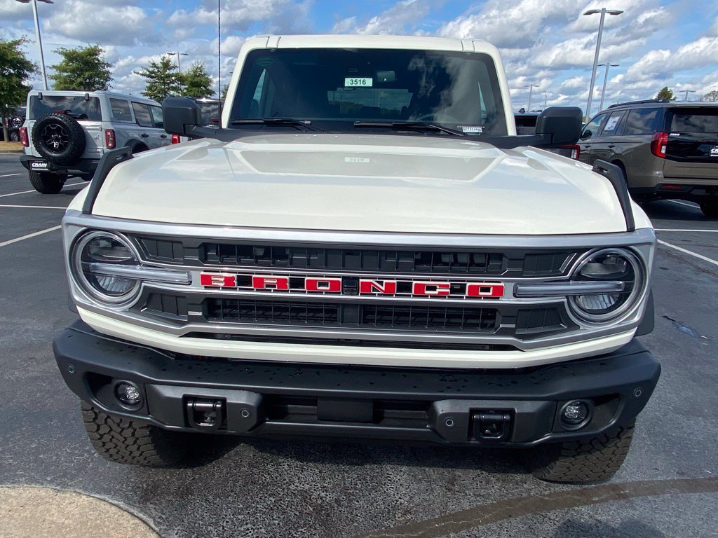New 2026 Ford Bronco Outer Banks w/ Sasquatch Package AWD/4WD image 2