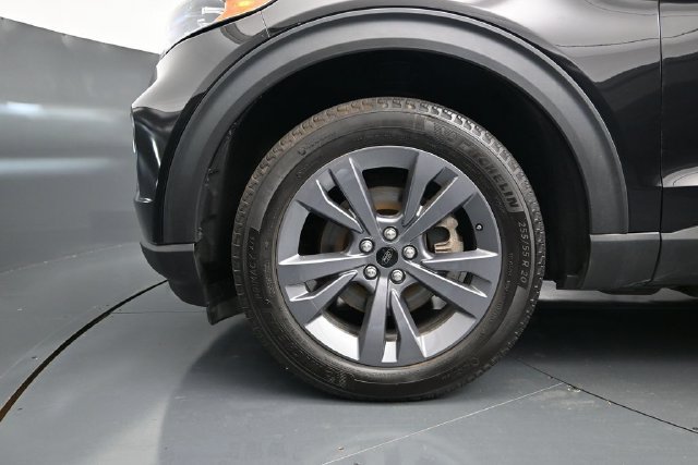 Used 2023 Ford Explorer XLT w/ XLT Sport Appearance Package AWD/4WD image 17