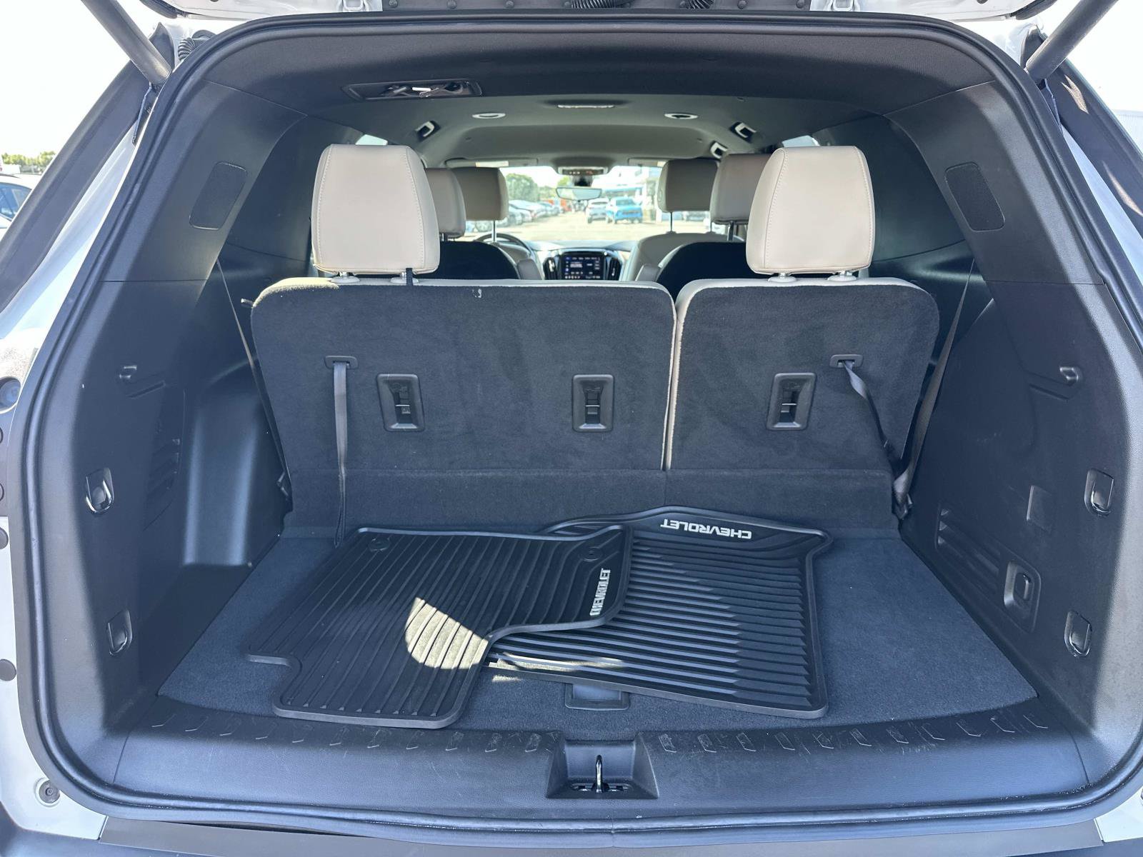 Certified 2023 Chevrolet Traverse LT w/ LT Premium Package AWD/4WD image 9