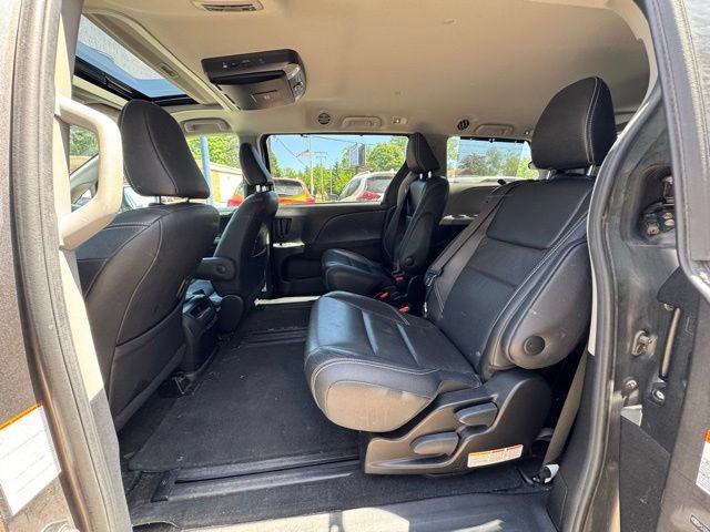 Used 2015 Toyota Sienna SE FWD image 13
