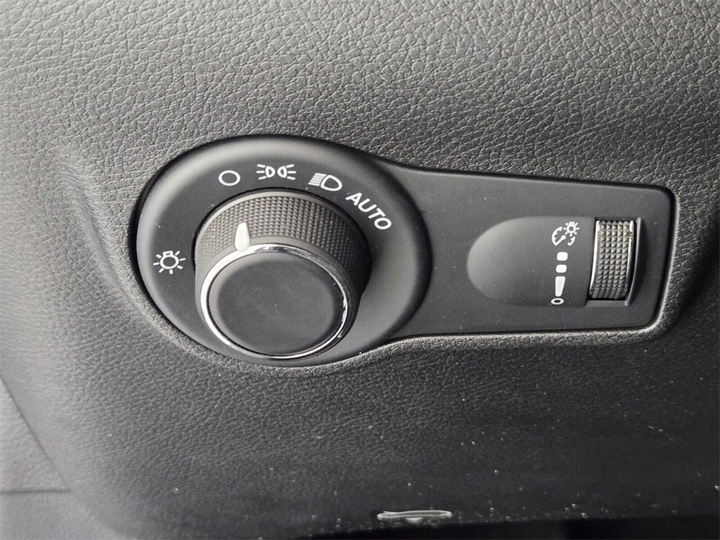 Used 2024 Jeep Compass Sport image 26