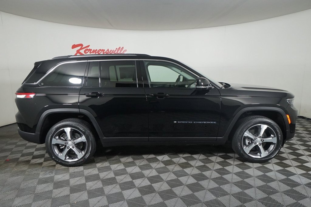 New 2024 Jeep Grand Cherokee Limited 4xe w/ Luxury Tech Group II image 8