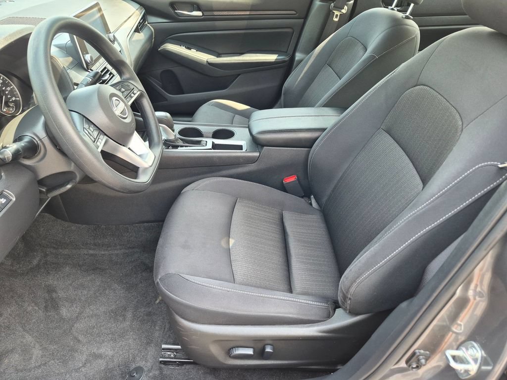 Used 2025 Nissan Altima 2.5 SV FWD image 19