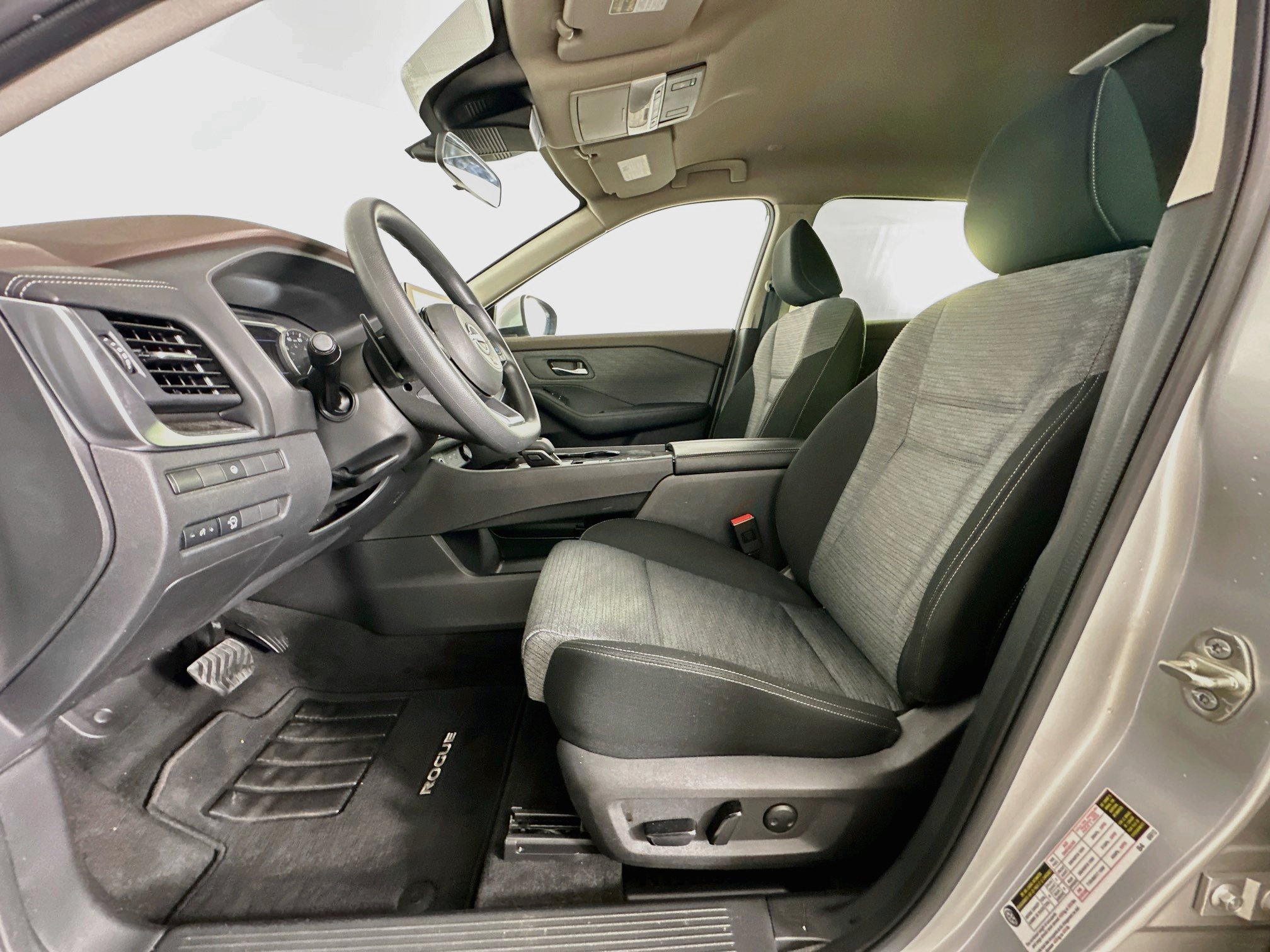 Used 2023 Nissan Rogue SV FWD image 13