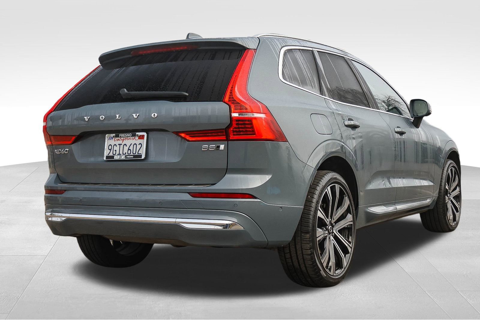 Used 2023 Volvo XC60 B5 Ultimate w/ Climate Package image 6
