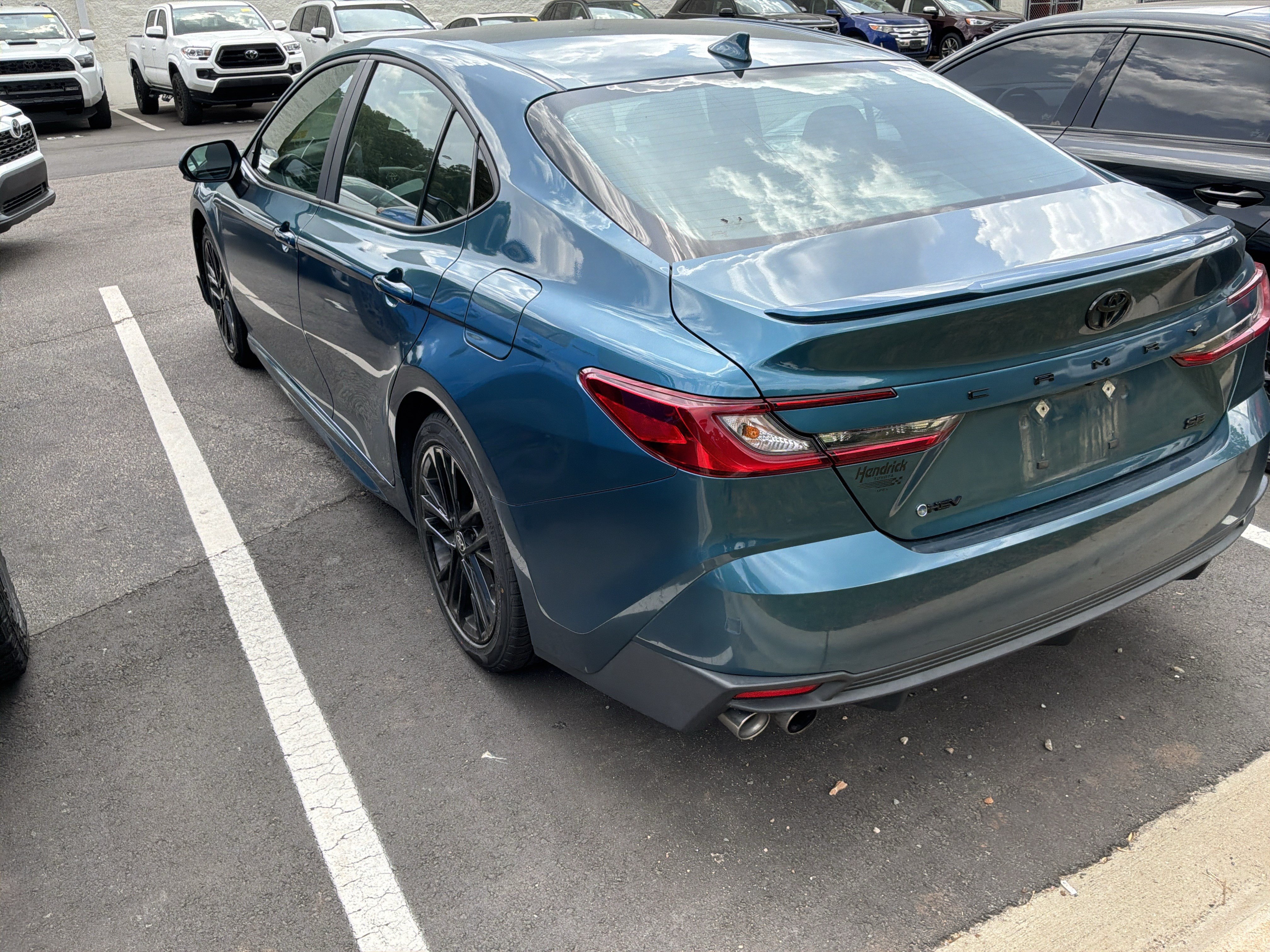 Used 2025 Toyota Camry SE FWD image 6