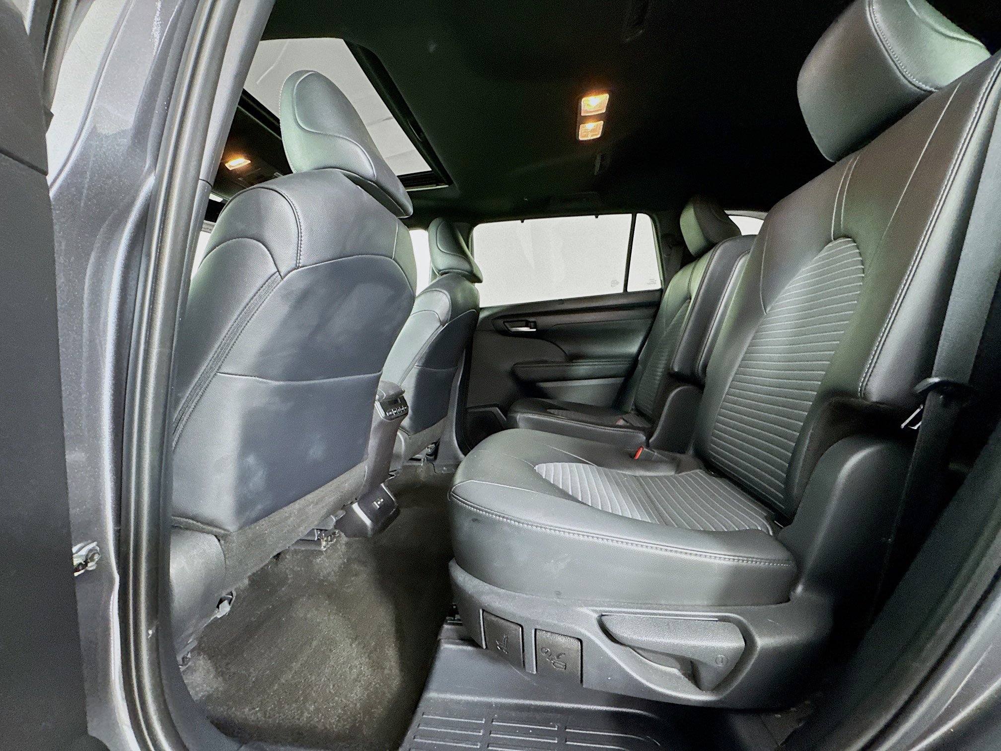Certified 2025 Toyota Highlander XSE AWD/4WD image 24