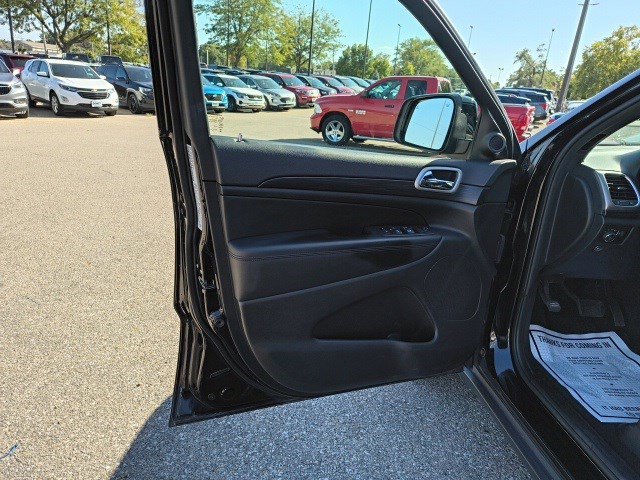 Used 2022 Jeep Grand Cherokee Laredo X image 10