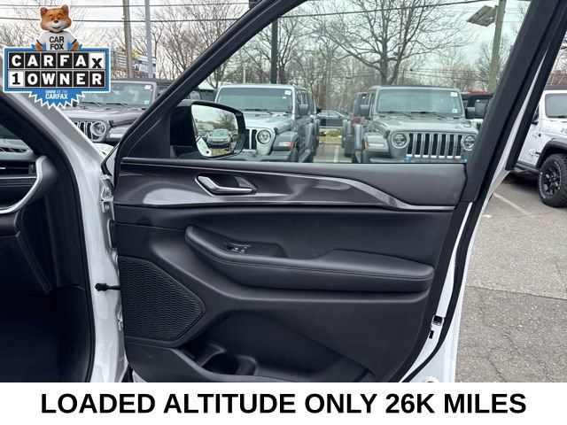 Used 2023 Jeep Grand Cherokee Altitude image 29