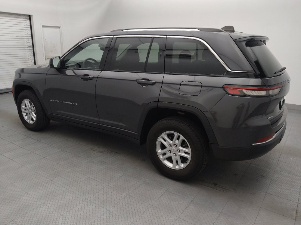 Used 2023 Jeep Grand Cherokee Laredo AWD/4WD image 3