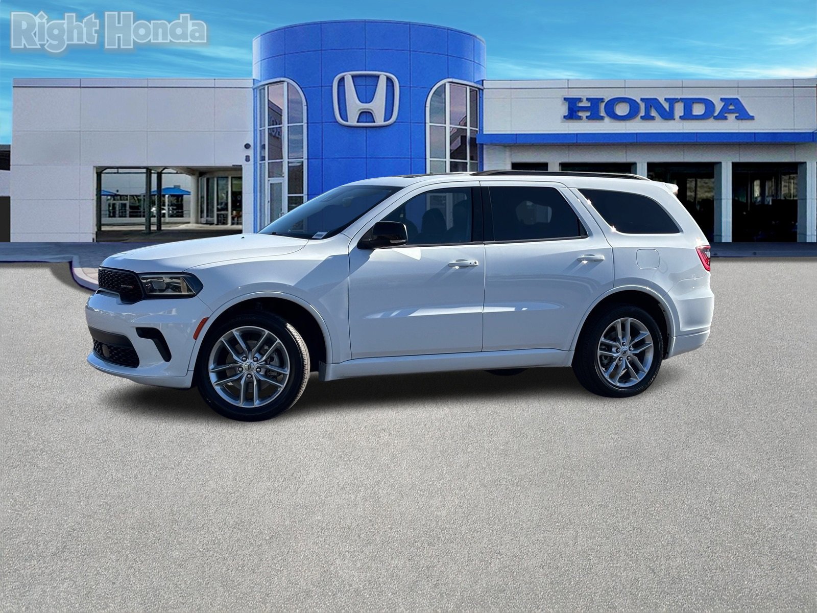 Used 2024 Dodge Durango GT image 2