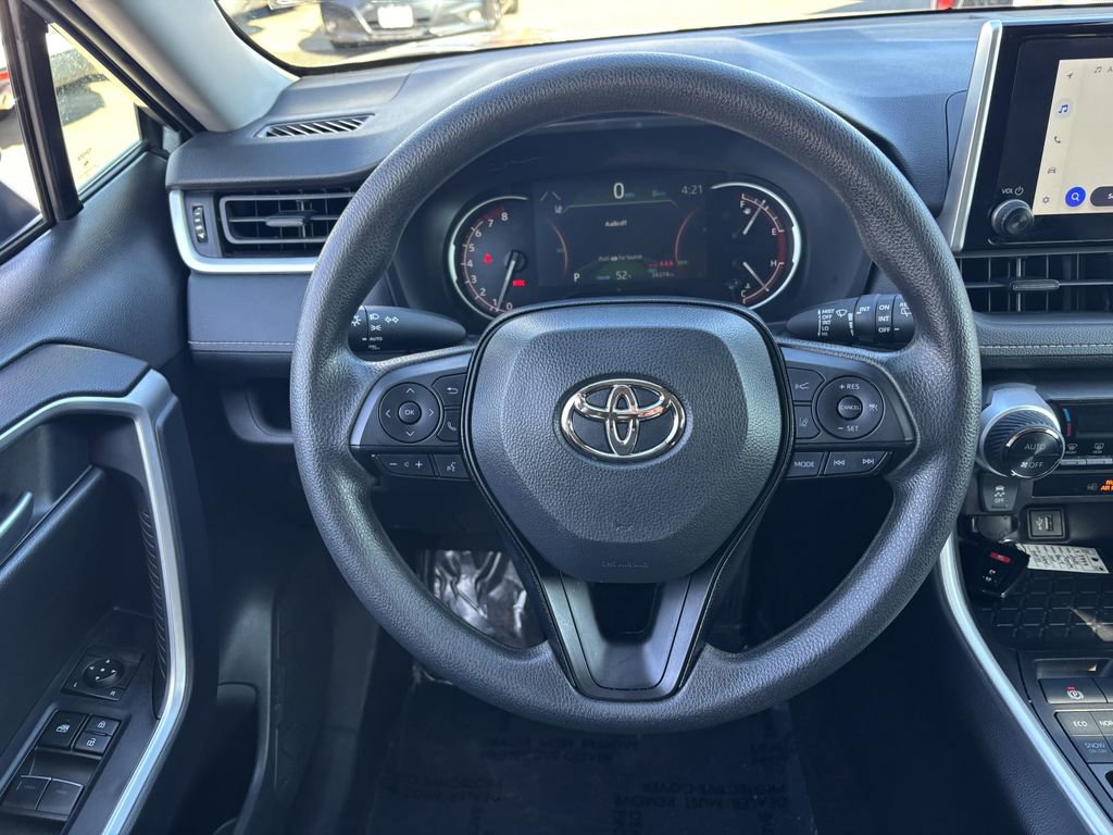 Used 2025 Toyota RAV4 XLE AWD/4WD image 12
