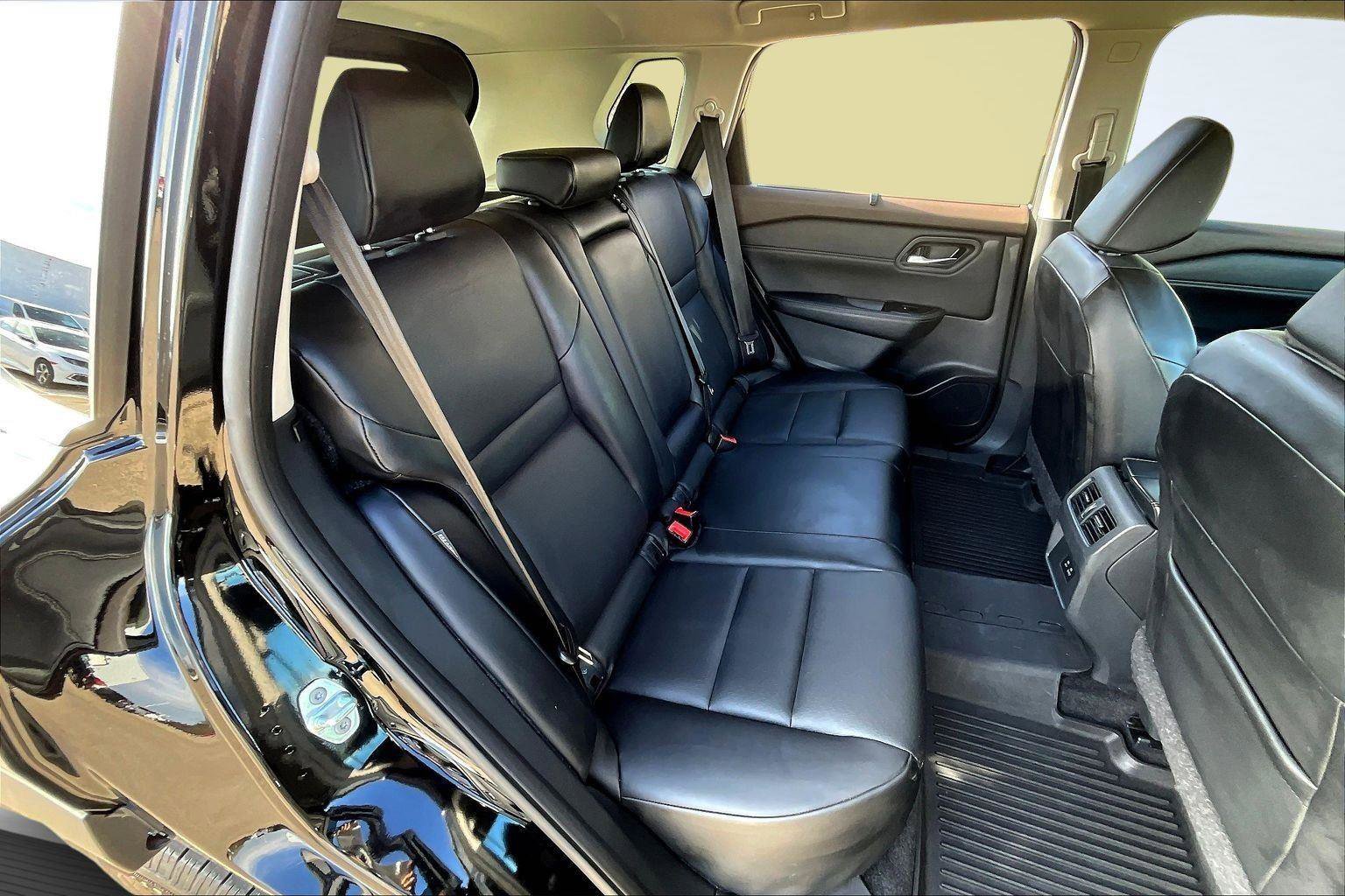 Used 2023 Nissan Rogue SV w/ SV Premium Package image 27