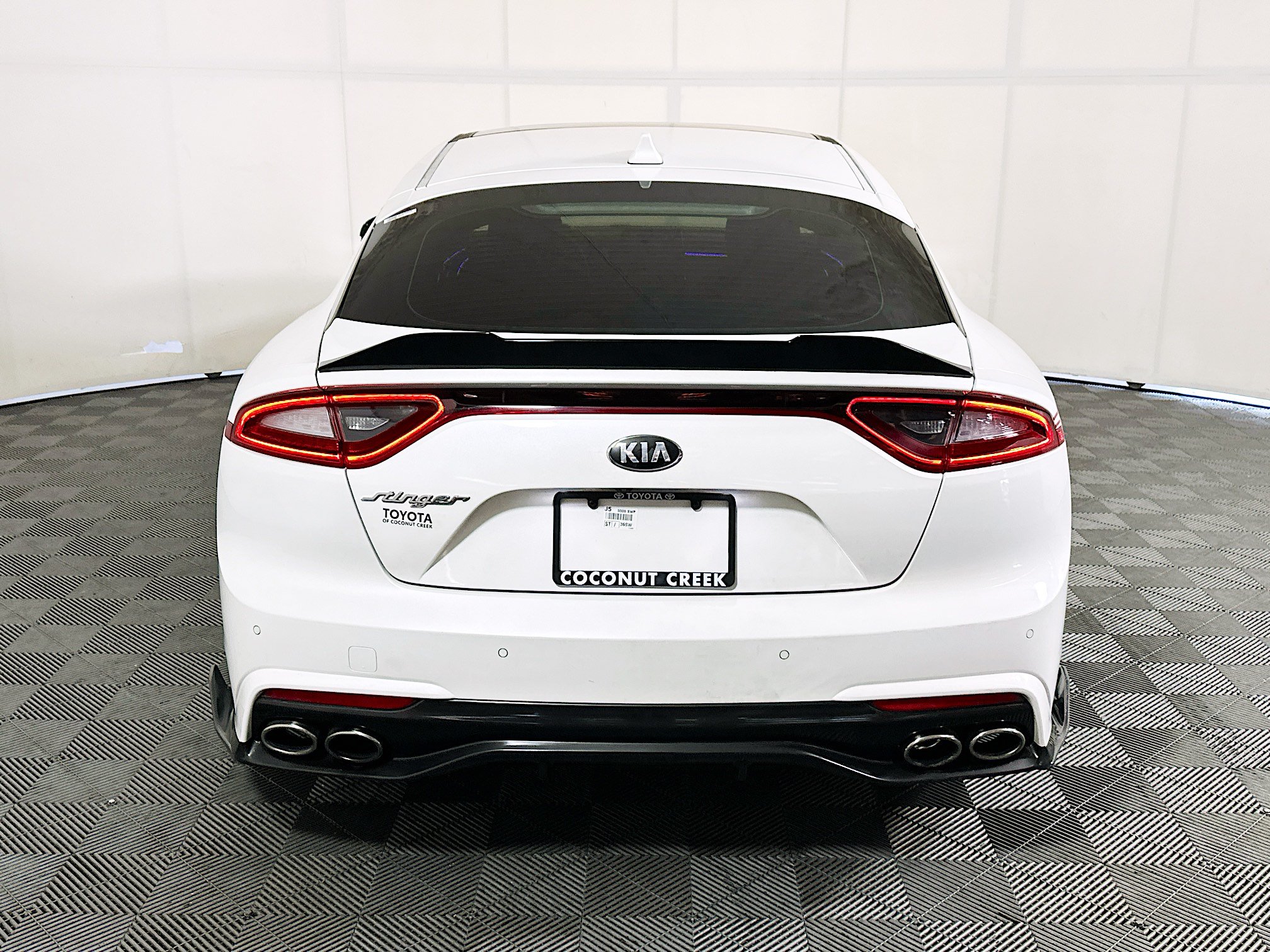 Used 2018 Kia Stinger Premium RWD image 4
