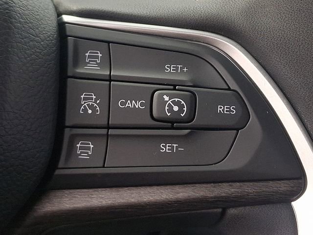 Used 2025 Jeep Grand Cherokee Limited image 22