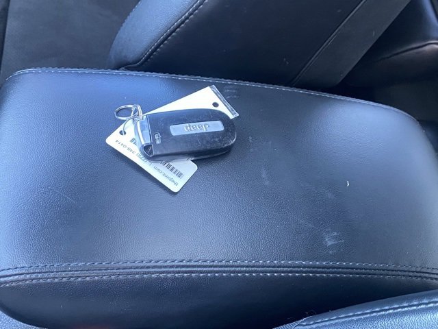 Used 2019 Jeep Grand Cherokee Altitude image 29