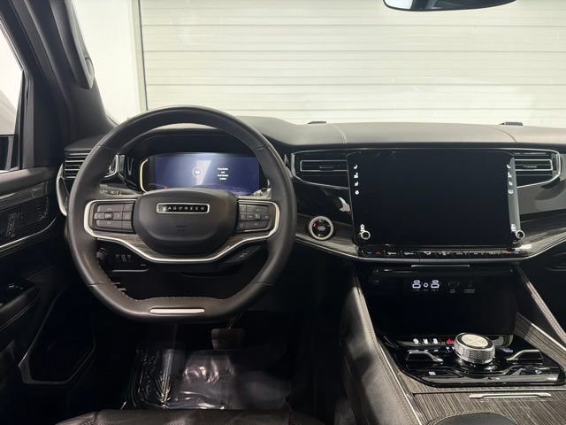 Used 2022 Jeep Wagoneer Series III AWD/4WD image 31