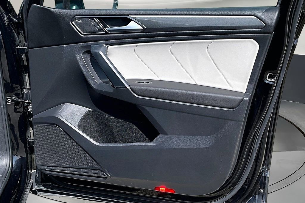 Used 2018 Volkswagen Tiguan SEL Premium image 27