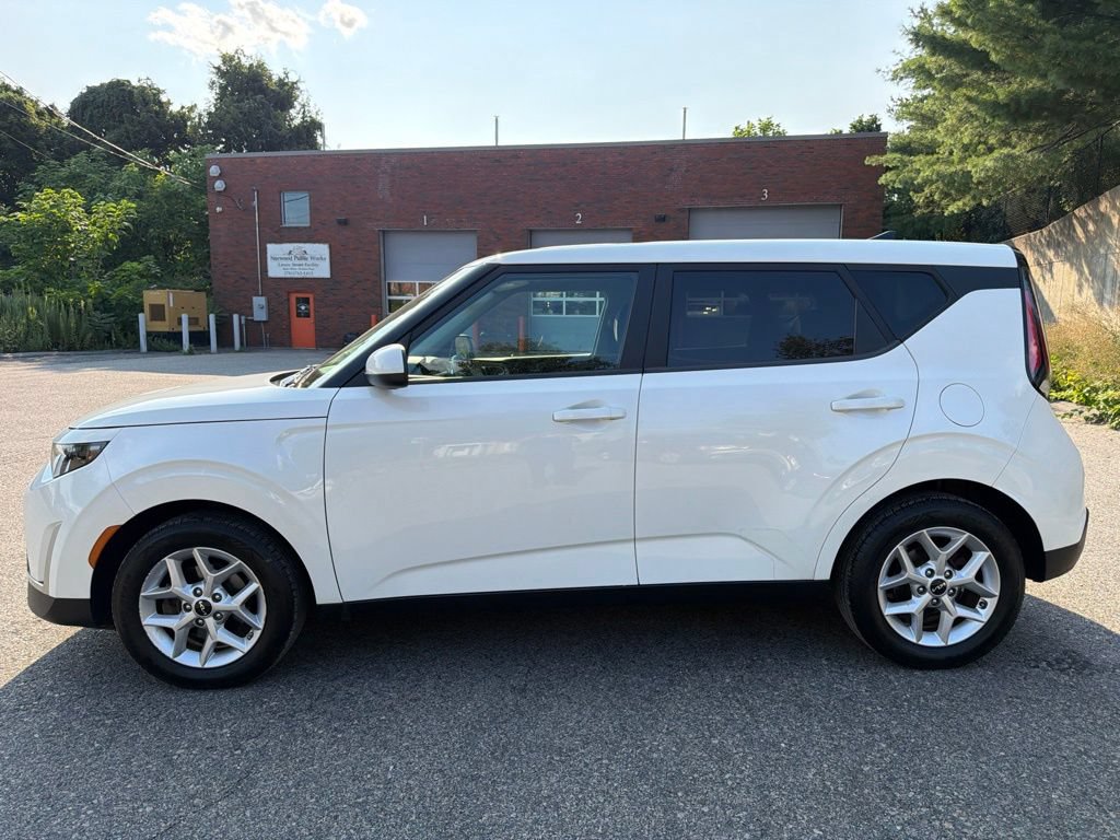 Certified 2023 Kia Soul LX w/ Option Group 015 FWD image 3
