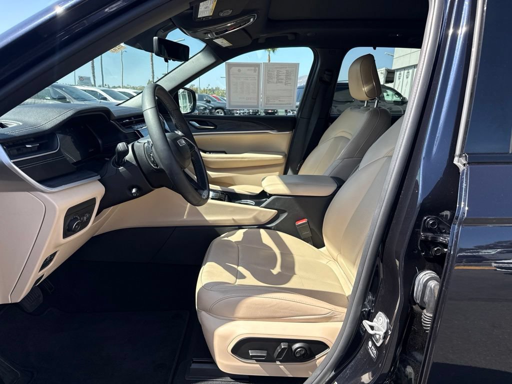 Certified 2024 Jeep Grand Cherokee Limited w/ Luxury Tech Group II RWD image 17