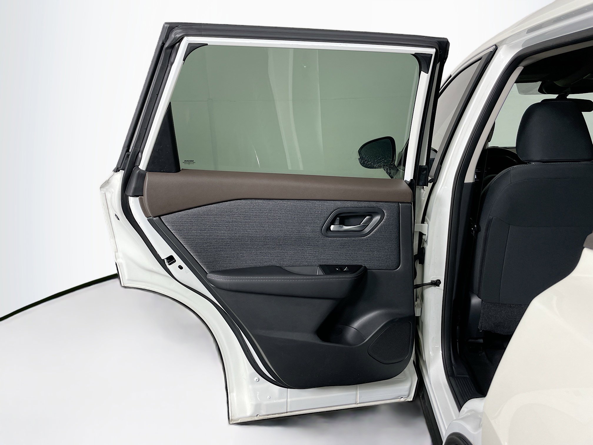 Used 2023 Nissan Rogue SV image 25