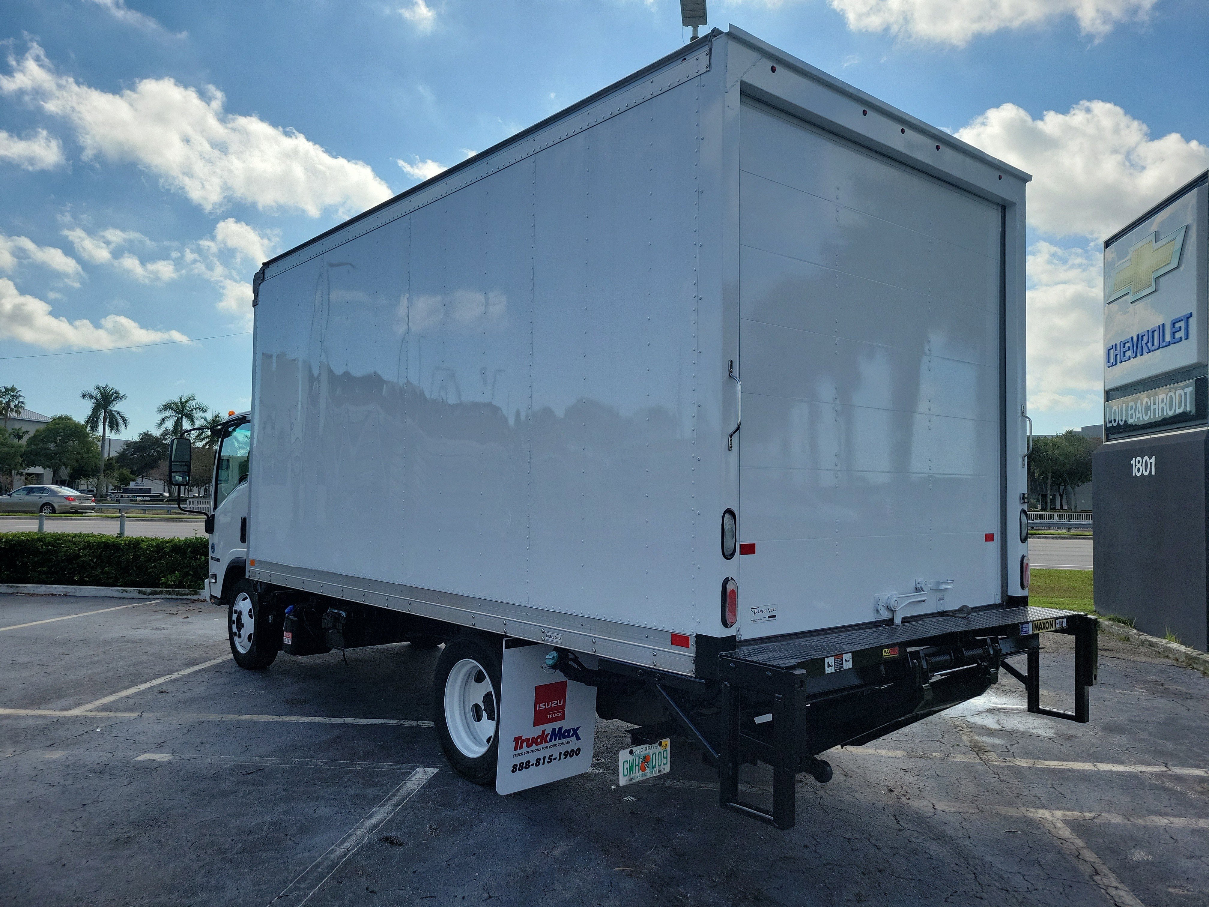 Used 2023 Isuzu NPR image 3