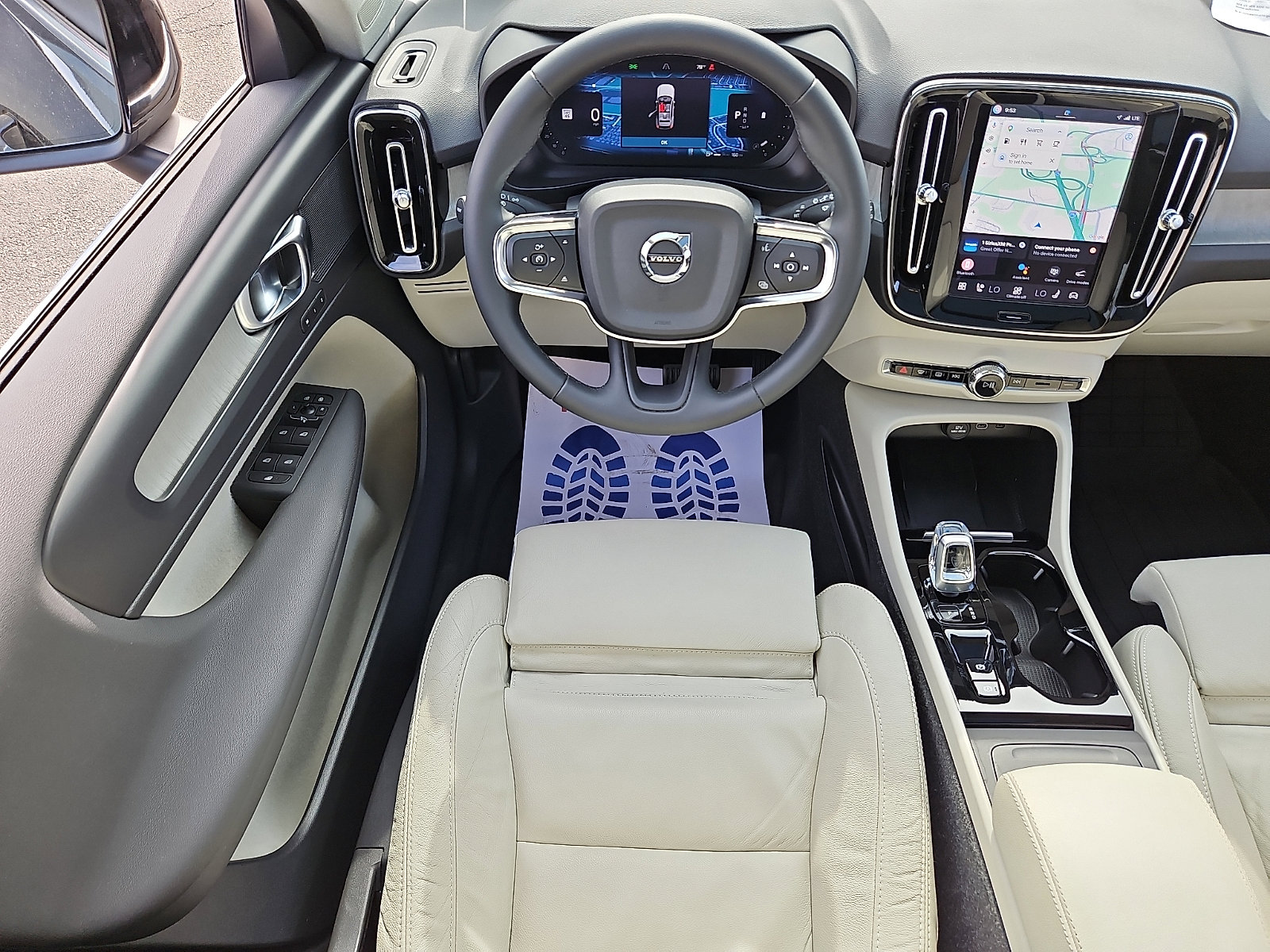 Certified 2023 Volvo XC40 B5 Plus w/ Climate Package image 11