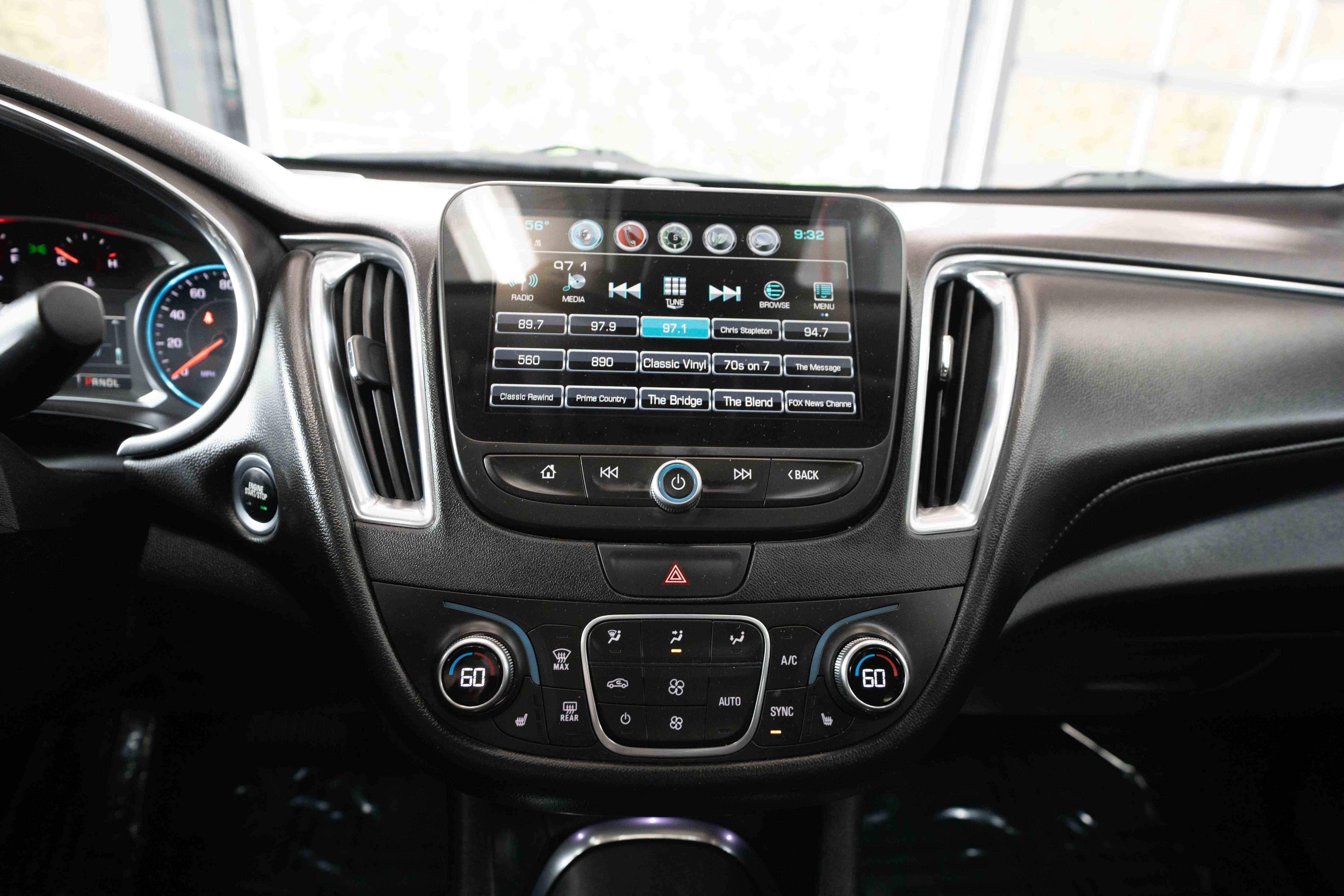 Used 2018 Chevrolet Malibu RS w/ Leather Package FWD image 17