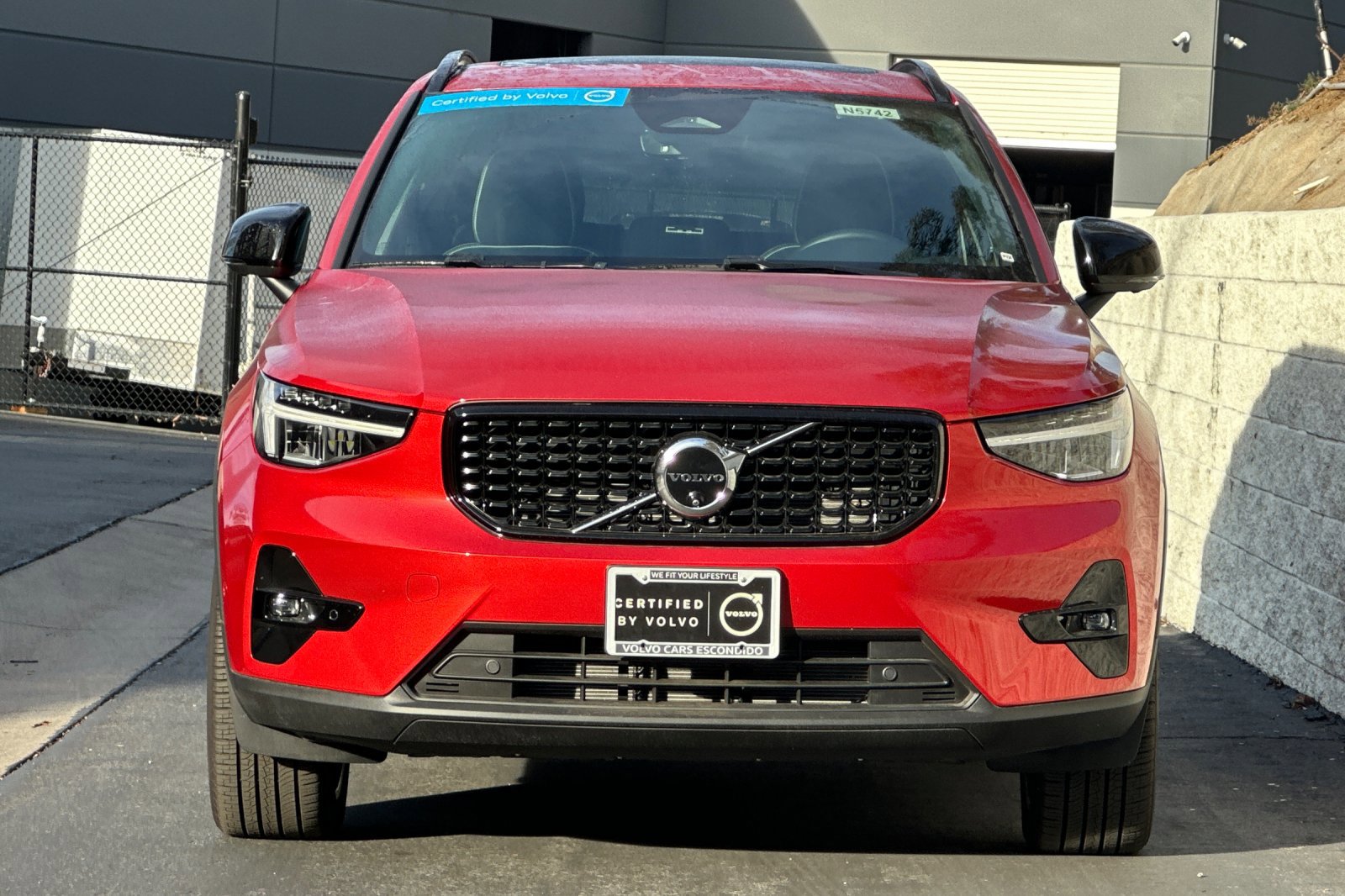 New 2025 Volvo XC40 B5 Plus image 9