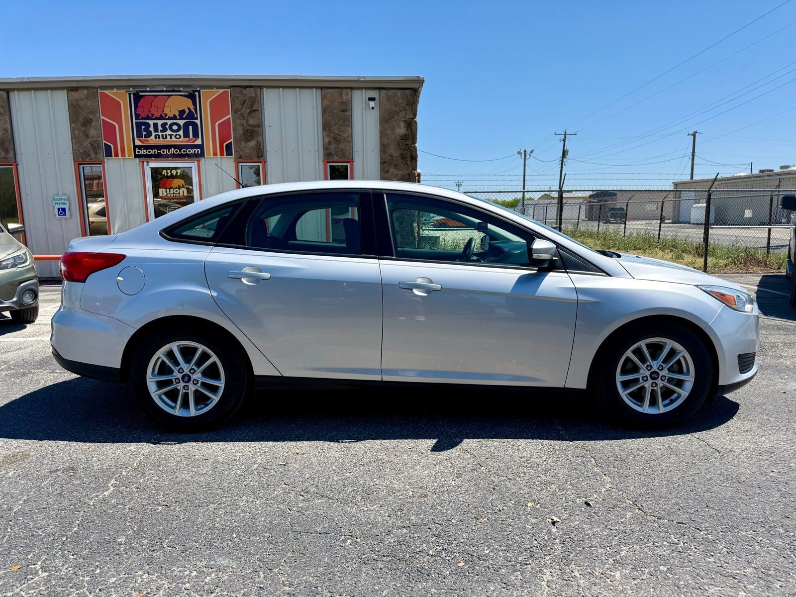 Used 2016 Ford Focus SE image 2