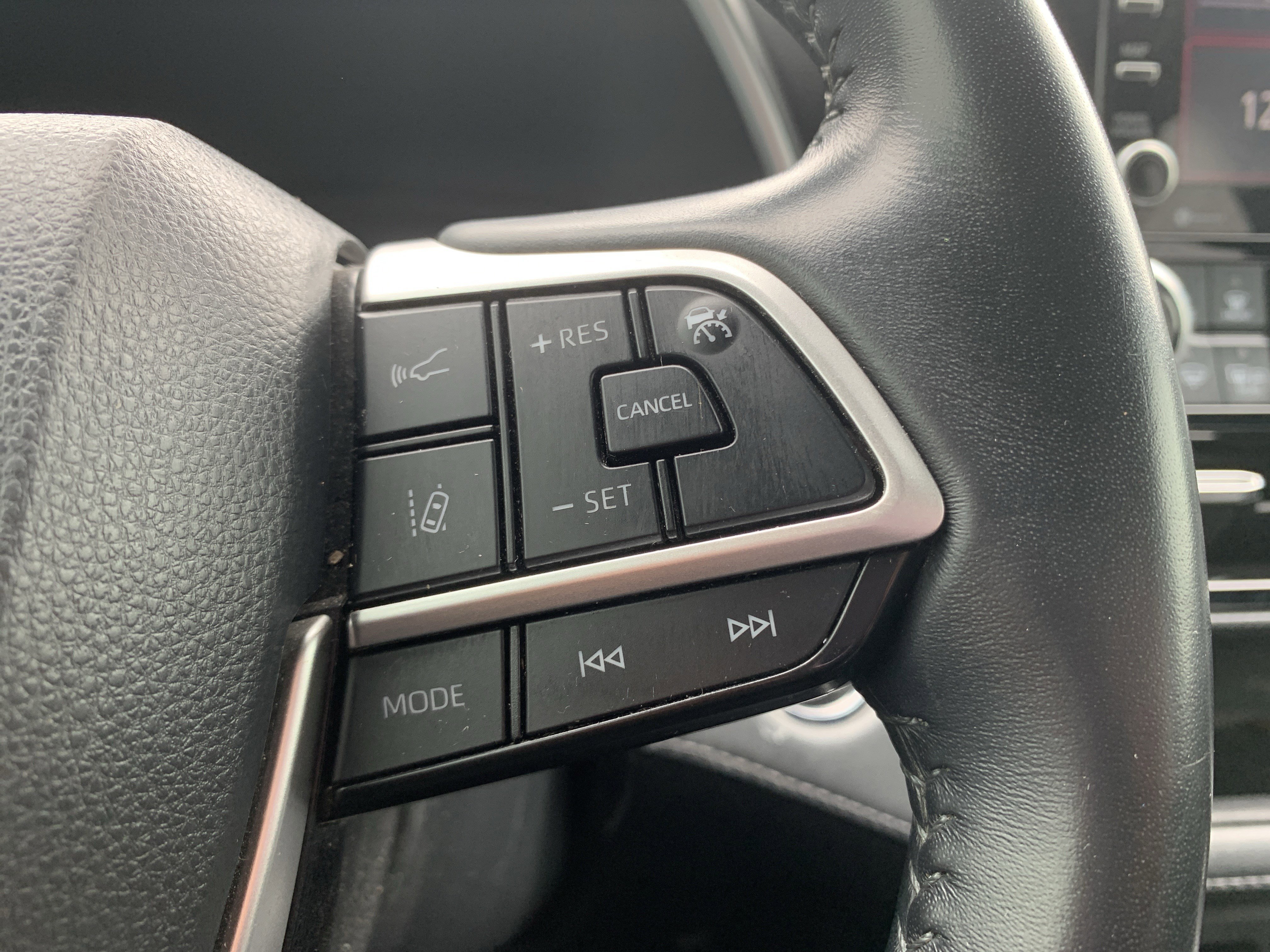 Used 2022 Toyota Highlander XSE image 19