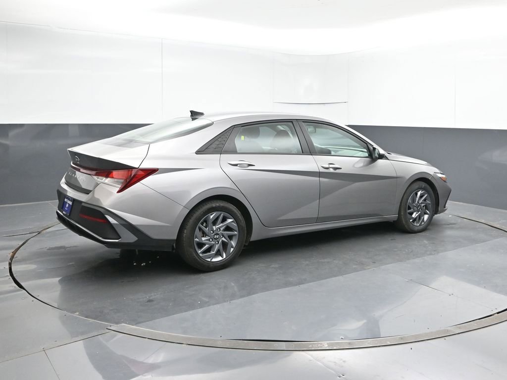 Used 2024 Hyundai Elantra SEL image 5
