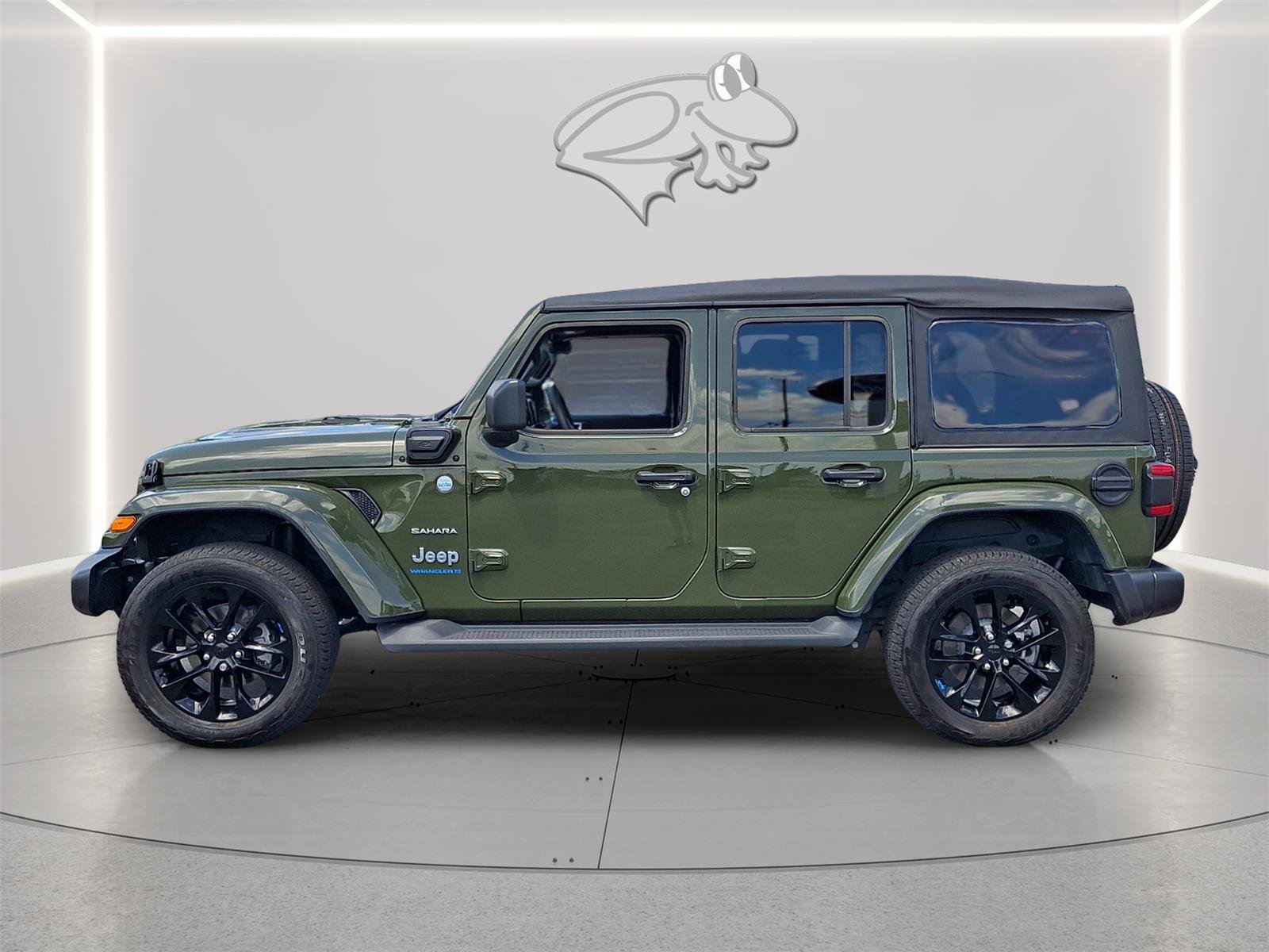 Used 2023 Jeep Wrangler Unlimited Sahara w/ Cold Weather Group AWD/4WD image 7