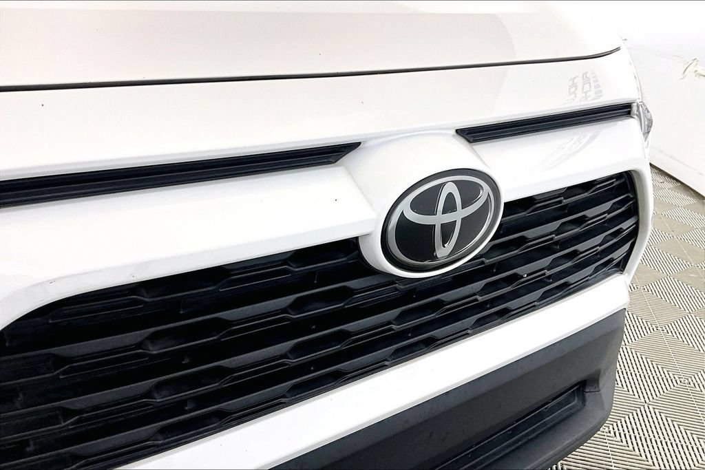 Used 2020 Toyota RAV4 XLE Premium FWD image 23