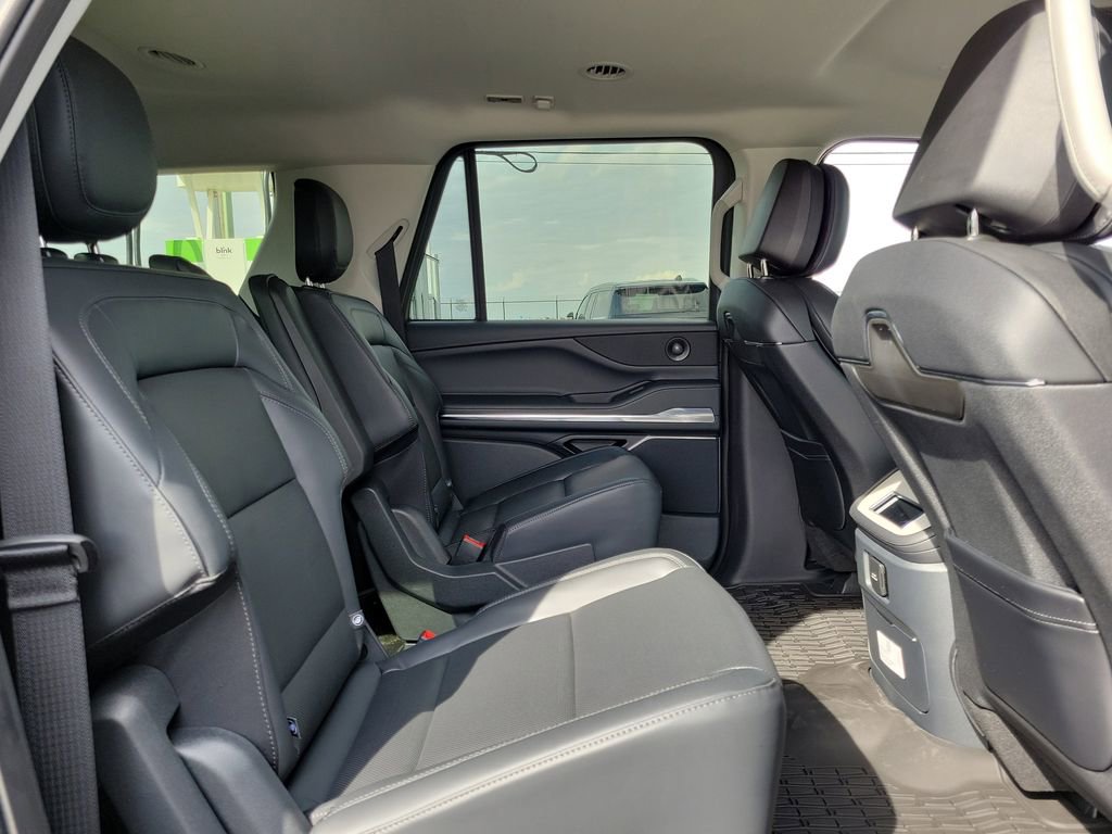 New 2026 Lincoln Navigator L Premier AWD/4WD image 17