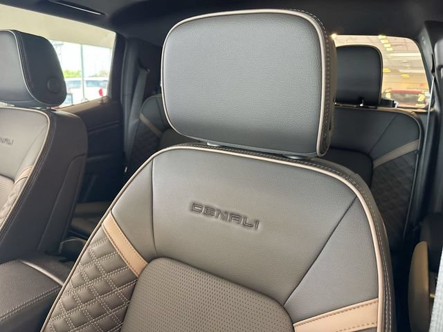 New 2026 GMC Canyon Denali w/ LPO, Denali Black Edition AWD/4WD image 15