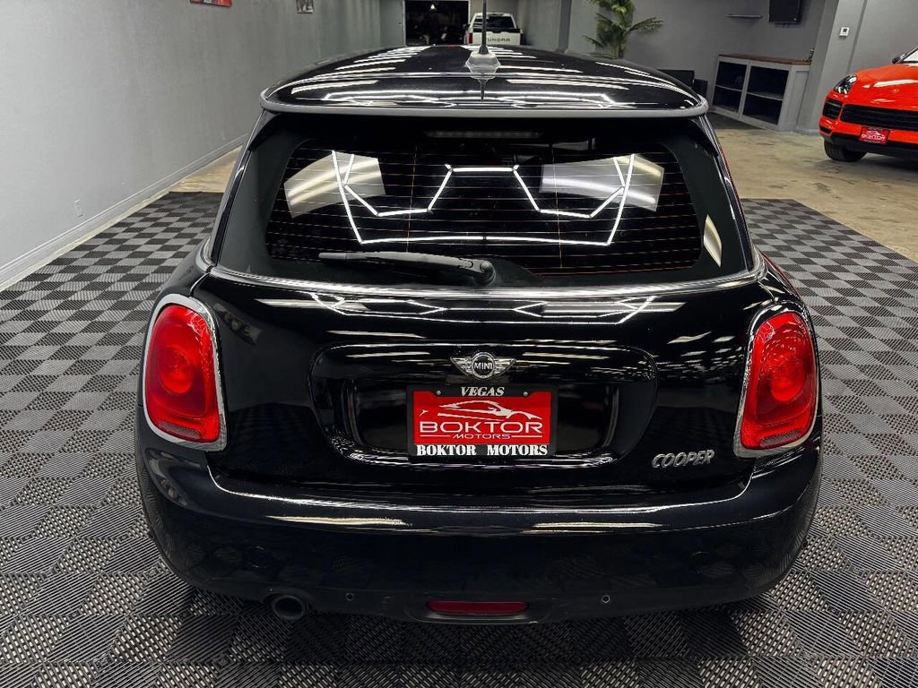 Used 2018 MINI Cooper 2-Door Hardtop w/ Signature Line Package image 13