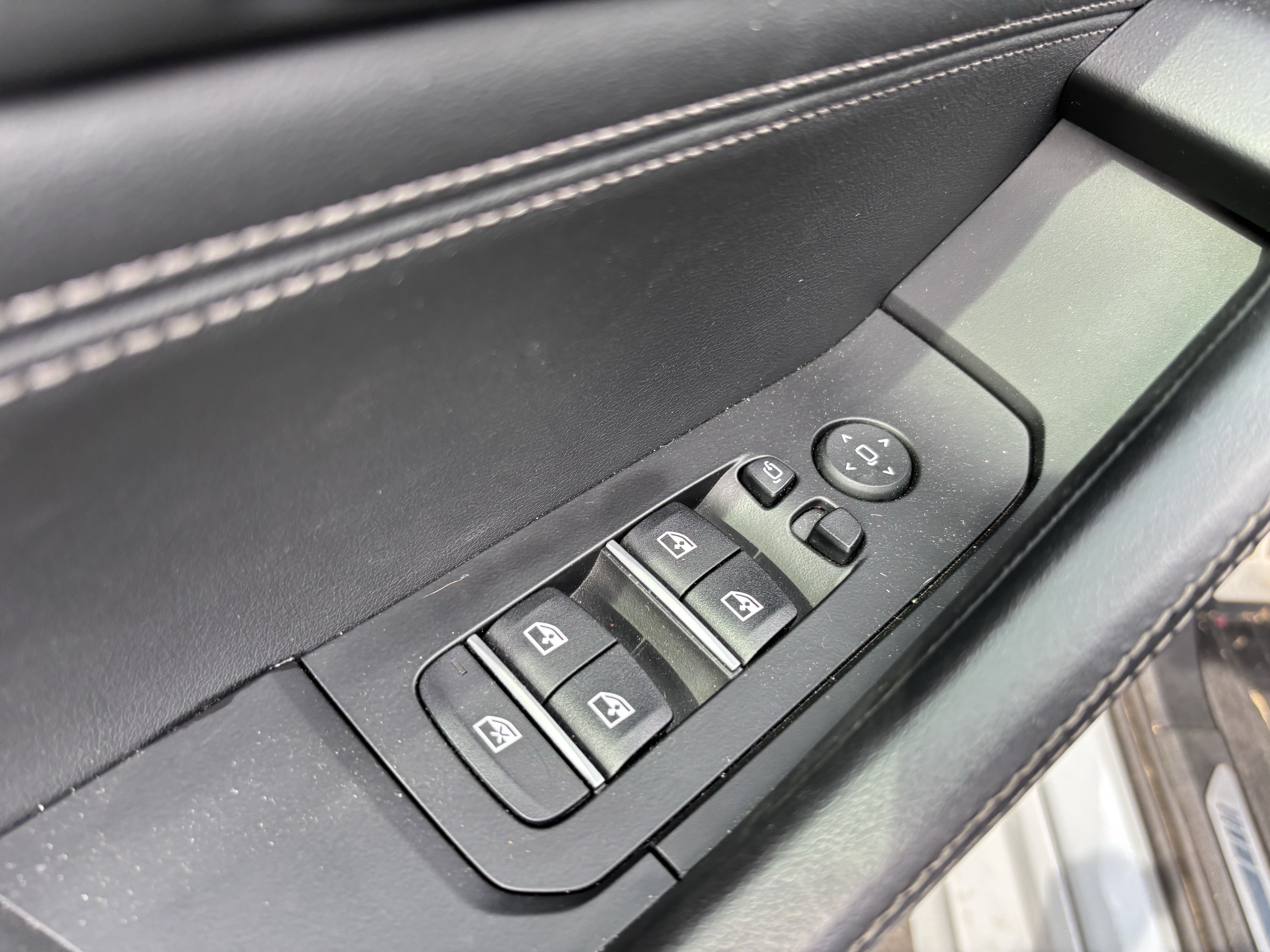 Used 2024 BMW X6 M60i AWD/4WD image 15
