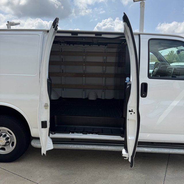 Used 2023 Chevrolet Express 2500 w/ Driver Convenience Package image 14