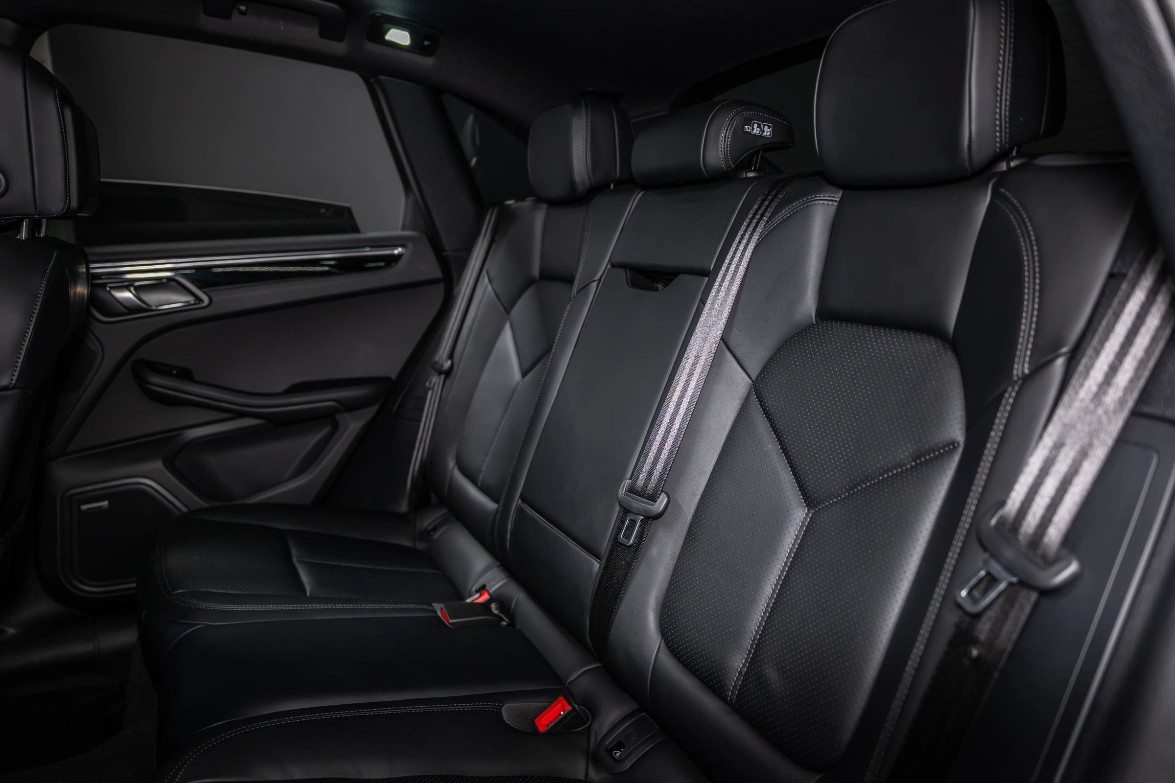 Used 2024 Porsche Macan AWD/4WD image 21
