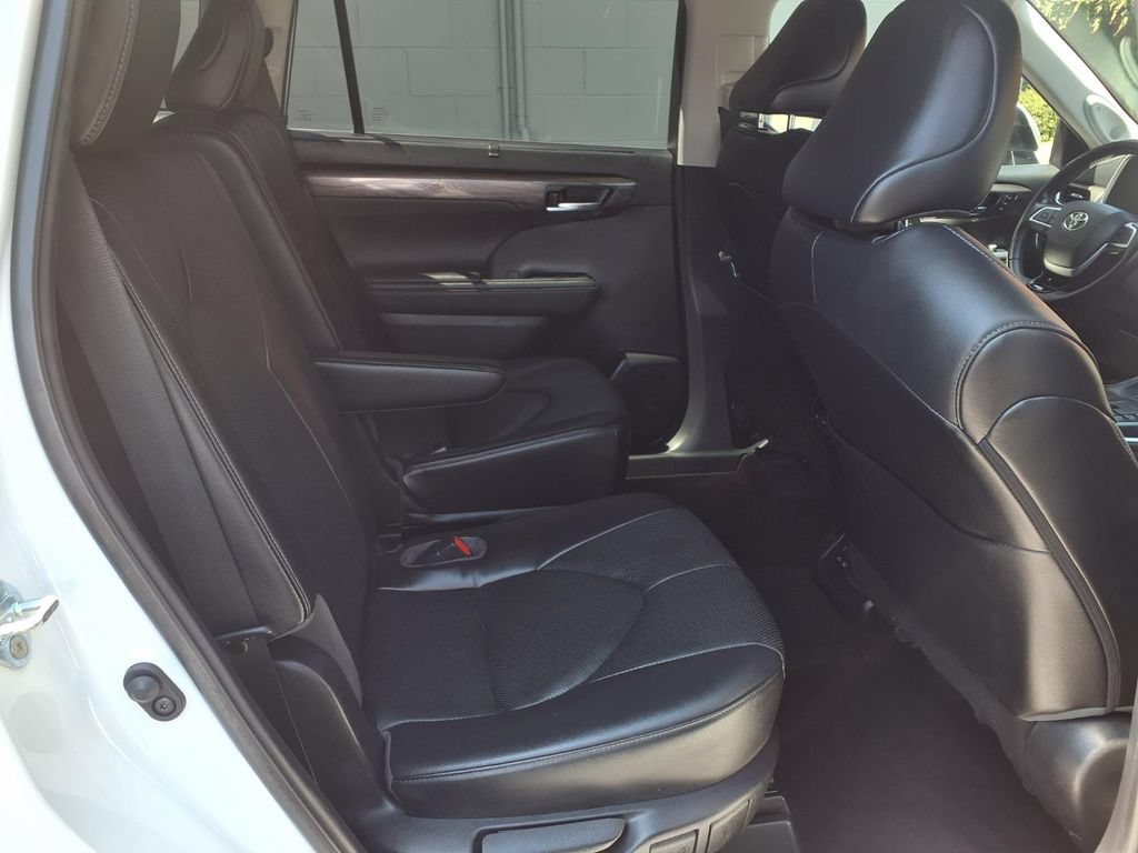 Used 2023 Toyota Highlander Limited FWD image 22