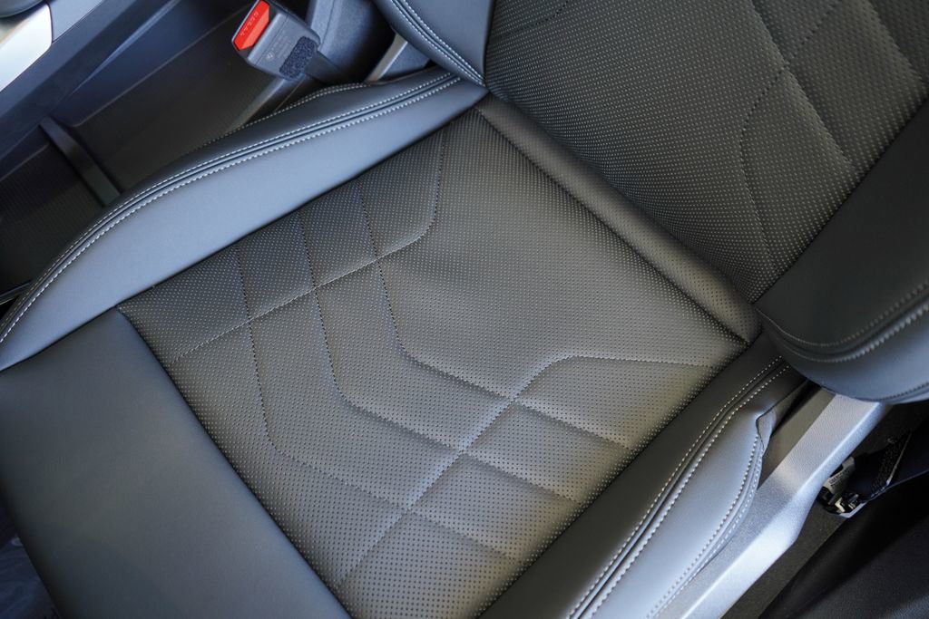 Used 2025 BMW X1 xDrive28i w/ Technology Package image 12