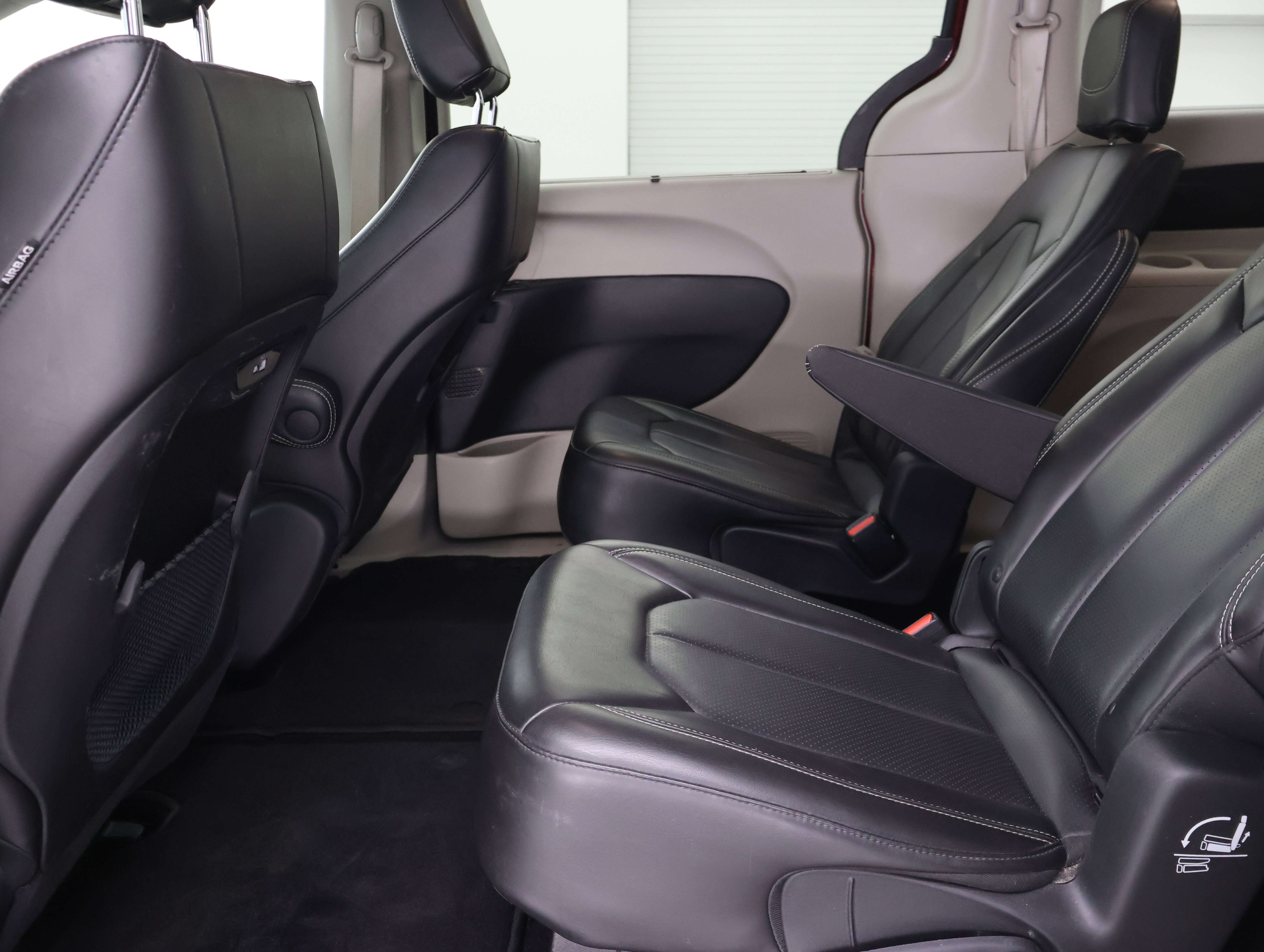 Used 2023 Chrysler Pacifica Touring-L AWD/4WD image 37