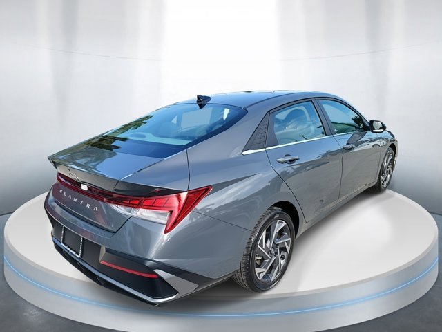 Certified 2025 Hyundai Elantra SEL image 4