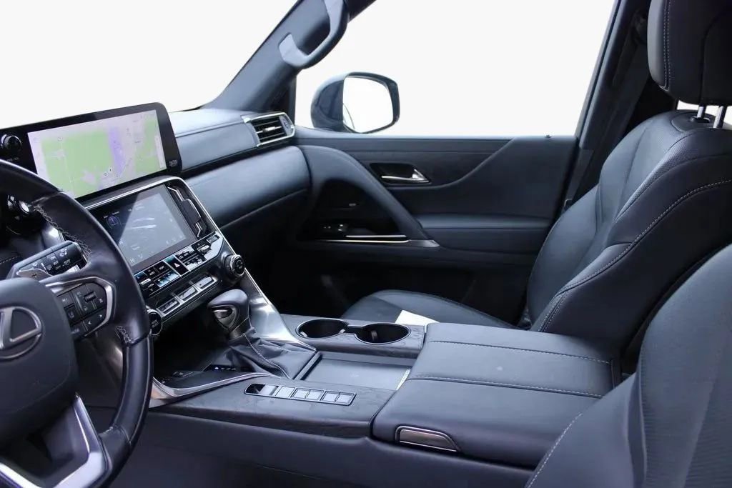 Used 2023 Lexus LX 600 4WD w/ Appearance Package image 13