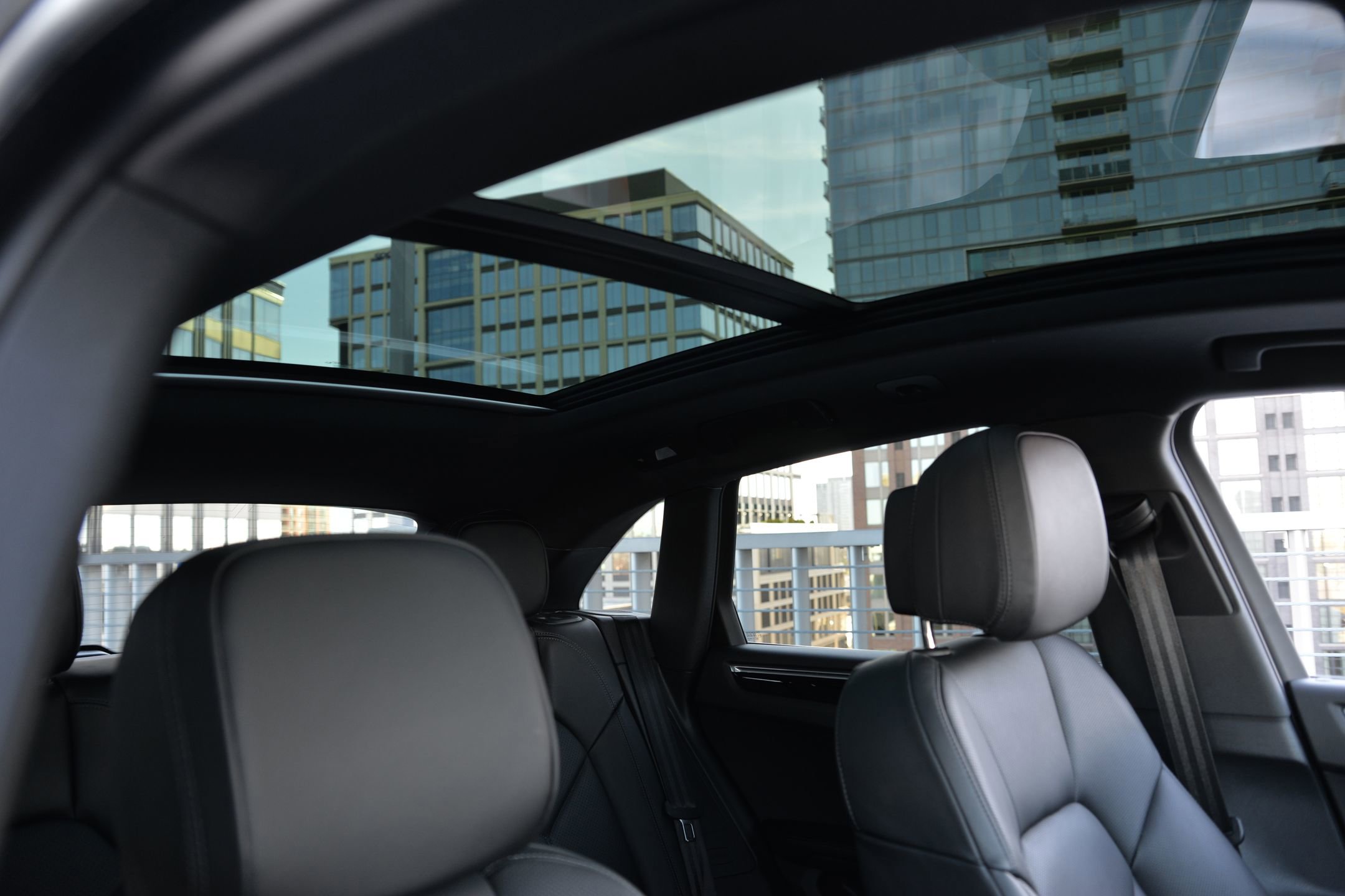 Certified 2025 Porsche Macan image 15