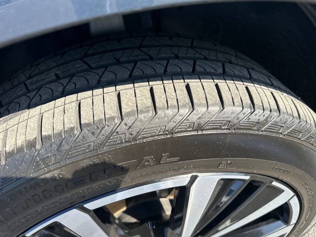 Used 2024 Volvo XC60 B5 Plus w/ Protection Package Premier image 13