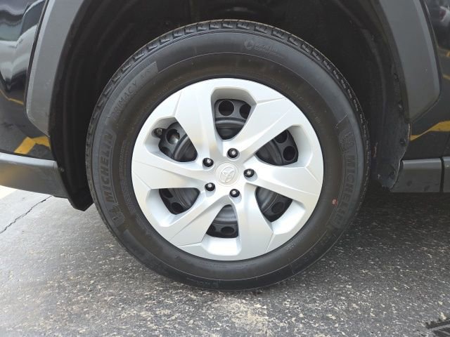 Used 2025 Toyota RAV4 LE image 26