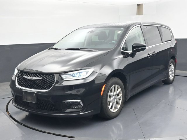 Used 2024 Chrysler Pacifica Touring-L FWD image 1
