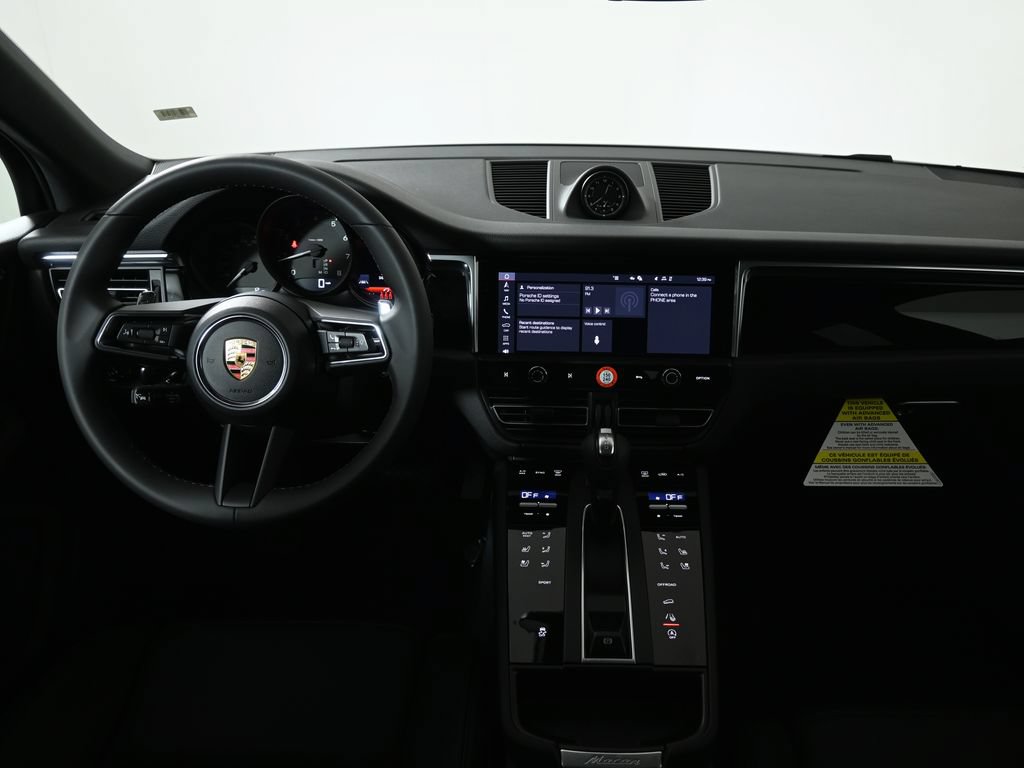 Used 2026 Porsche Macan AWD/4WD image 16